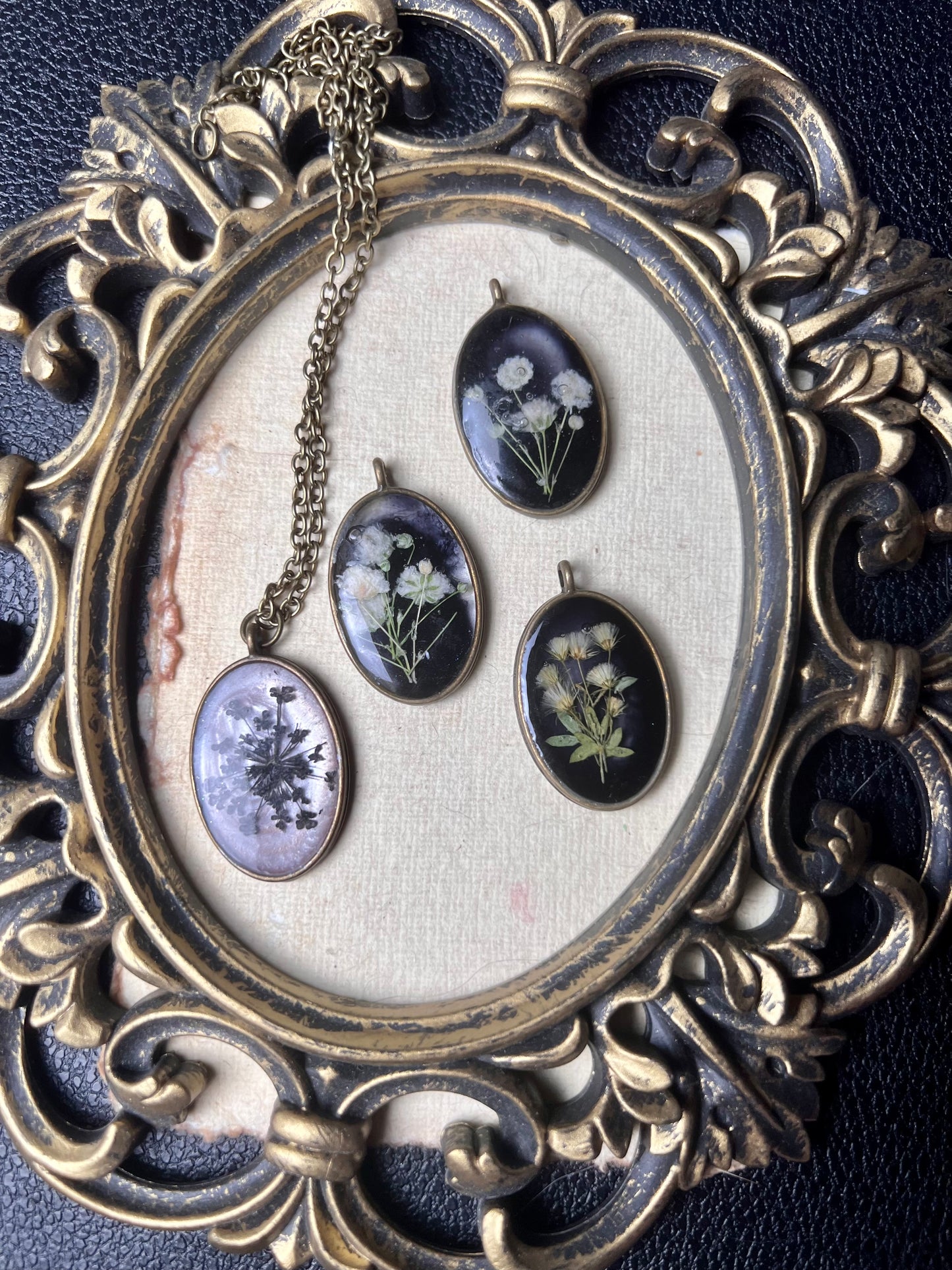 Dried Floral Pendants Preserved in resin